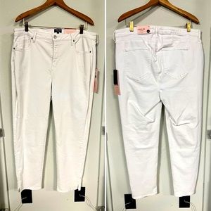 NWT White Slim Ankle Jeans